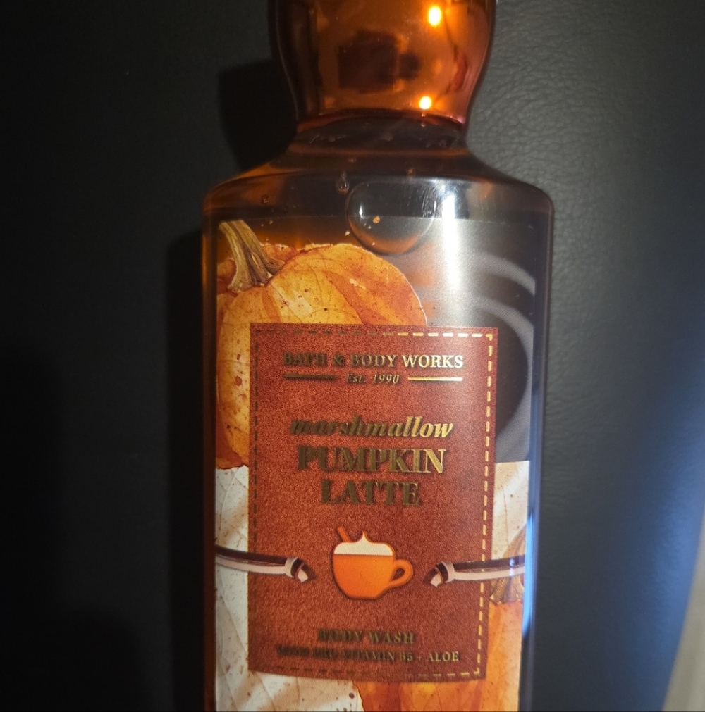 Bath & Body Works Marshmallow Pumpkin Latte Body Wash Pro-Vitamin B5 + Aloe